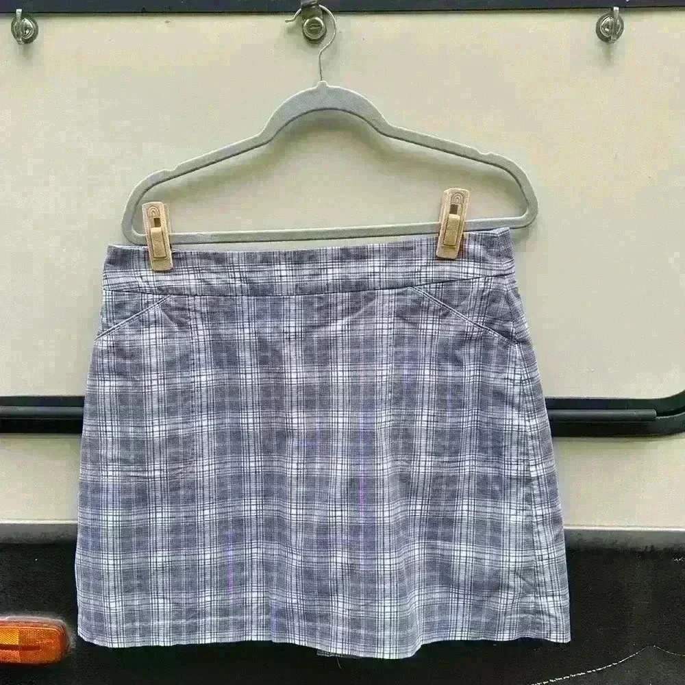 Peter Millar golf skirt. Size 14. Purple plaid. Pockets. Golf clothing.